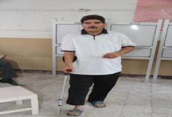 قاضٍ يرفض مساعدة كفيف ويميز بين الناخبين ببني سويف!!