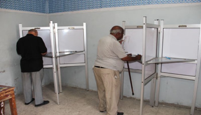 تكدس الناخبين أمام لجان المطرية والمرج