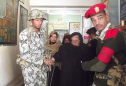 قاض بالشرقية يختار للناخبين الأميين على غير رغبتهم