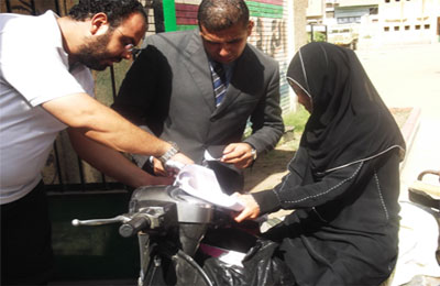 قاض يغلق اللجنة وينزل بورق التصويت لمعوقة بالبدرشين