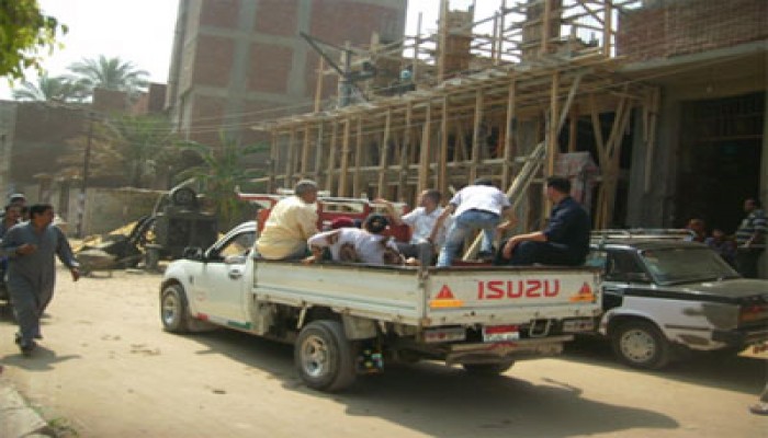 القبض على شخص يوجه الناخبين ويدَّعي أنه من أنصار مرشح الثورة