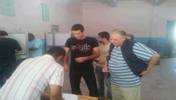 أبو تريكة يدلي بصوته ويؤكد رفضه بيع دماء الشهداء