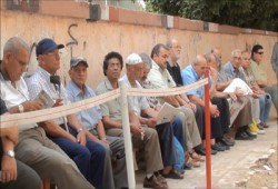 دعاية شفيق تجوب الإسكندرية.. ومتوفون بجداول الناخبين