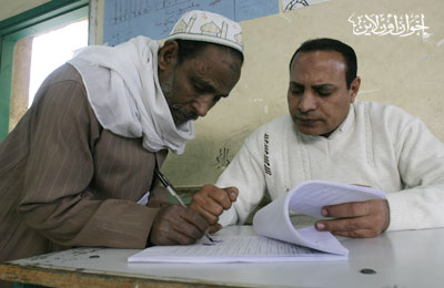 900 اسم زيادة في كشوف الناخبين عن الجولة الأولى في لجنة بالهرم!