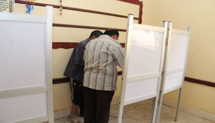 أمين شرطة بين المصوِّتين ببني سويف!