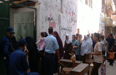 غلق لجنتين بالبحيرة واقتحام الناخبين بوابة المدرسة