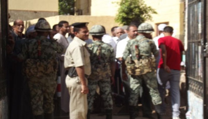 قنا.. عمدة يدفع 20 جنيهًا رشوة مقابل التصويت لشفيق