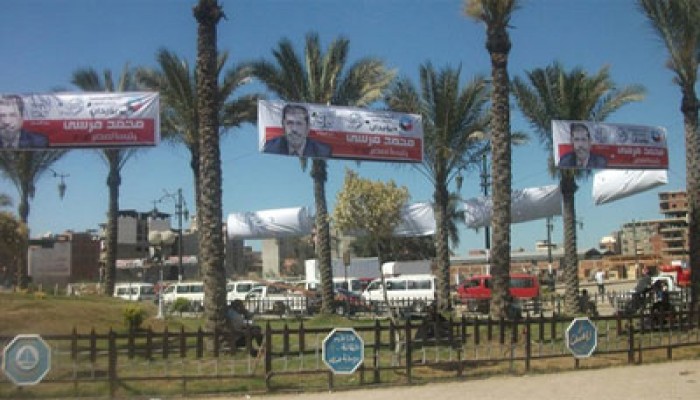 لافتات حزب "النور" والدعوة السلفية بدمياط لتأييد د. مرسي