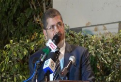 د. مرسي في الإسكندرية: حق الشهداء واجبنا.. والفرعون لن يأتي