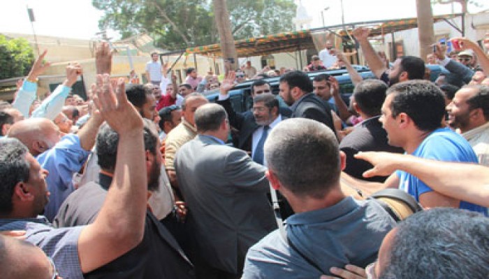أهالي المنوفية يهتفون: "الشعب يريد مرسي رئيس"
