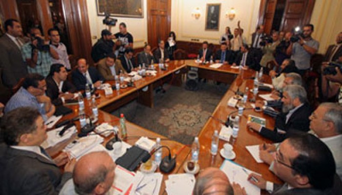 الحرية والعدالة يشارك في اجتماع العسكري ويؤكد التزامه باتفاق التأسيسية