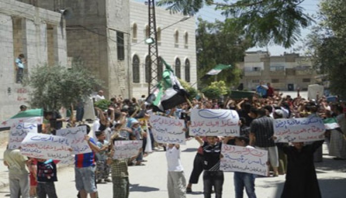 سوريا تطرد 17 دبلوماسيًّا والطائرات تقصف الثوار