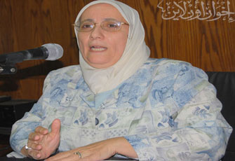 د. نادية مصطفى تدعو الجميع إلى الالتفاف حول مرشح الثورة