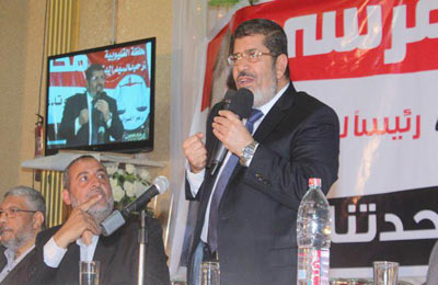 د. مرسي يُكرِّم أسر شهداء القليوبية