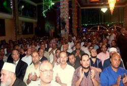 أهالي الشهداء ببنها يستقبلون د. مرسي بهتاف "الرئيس أهو"