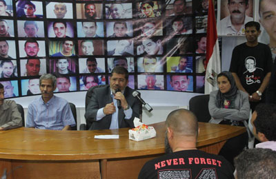 د. مرسي لأسر الشهداء: أقتص لأولادكم أو أموت مثلهم