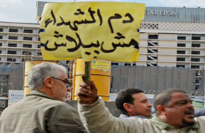 أسر شهداء الثورة: صوتنا للثورة ودعوات المقاطعة لا تمثلنا