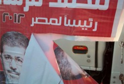 النيابة تحقق في تمزيق الفلول للافتات د. مرسي بالمنوفية