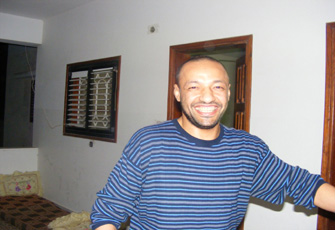 والدة الشهيد أحمد سمير: ندعم د. مرسي بقوة