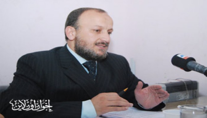 نزار غراب: أدعو الجميع إلى الالتفاف حول مرسي بالإعادة