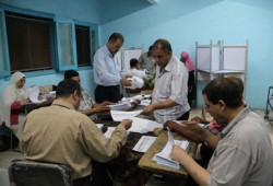 "قضاة من أجل مصر": د. مرسي وشفيق في الإعادة