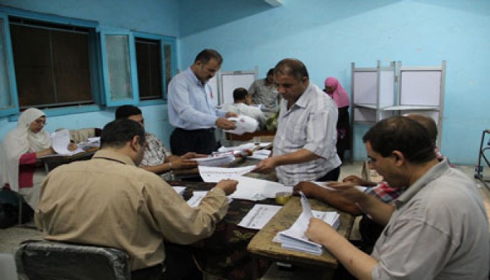 "قضاة من أجل مصر": د. مرسي وشفيق في الإعادة