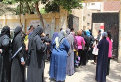 حشود مريبة بإمبابة بعد انتهاء وقت التصويت