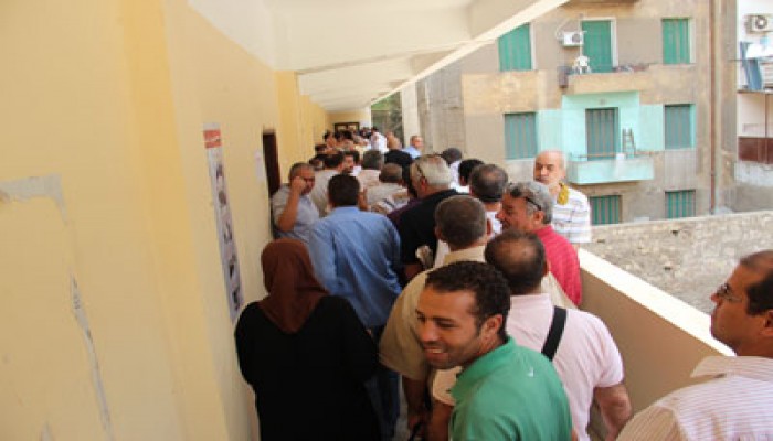 السفيرة الأمريكية تزور لجنة بحلوان بعد أزمة أنصار شفيق