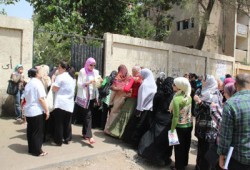 زحام شديد بالمنوفية ومطالبات بمد التصويت للعاشرة