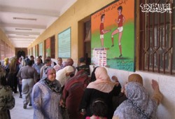 تزايد الإقبال بالمنصورة.. والفلول يواصلون الاعتداءات