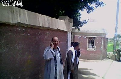 عمدة قرية بالمنيا يوجه الناخبين لاختيار شفيق