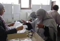 قاضية بإمبابة تطرد مندوب مرسي لكشفه محاولات تزوير!!