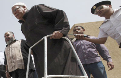 كبار السن والسيدات يزاحمون لجان جنوب الجيزة