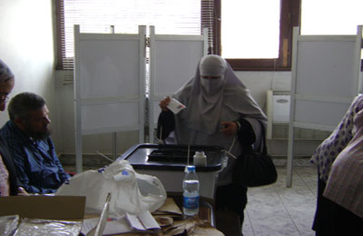 اقتراع نحو نصف ناخبي مدينة نصر والقاهرة الجديدة وتقدم مرسي