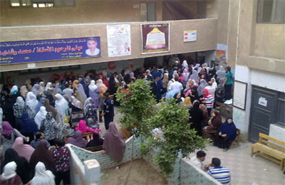 قاضي لجنة بحدائق حلوان للناخبين: "فوتوا علينا بكرة"