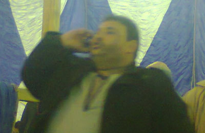 أعضاء الوطني المنحل يعتدون على أنصار مرسي بالخصوص