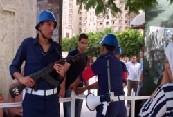 حملة د. مرسي ببورسعيد: قوات تأمين اللجان تتعنَّت ضدنا