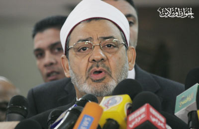 شيخ الأزهر يُدلي بصوته ويؤكد: التقاعس عن الانتخاب حرام شرعًا