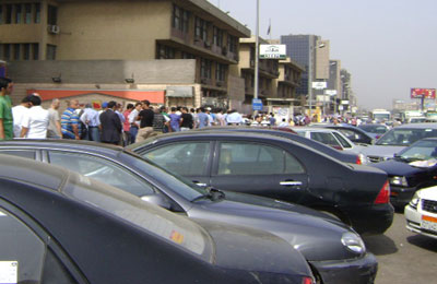 حملة مرسي تضبط سيارة توزِّع دعاية مخالفة بالتجمع الخامس