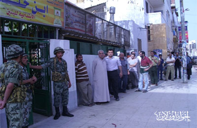 بالصور.. طوابير الناخبين تنتظر فتح اللجان بدمياط