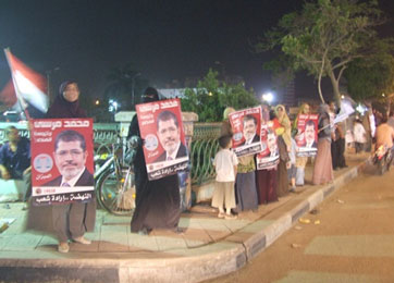 مسيرة وسلاسل بشرية بالسويس بطول 5 كيلومترات