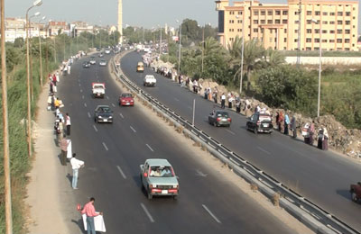 سلسلة بشرية بطول ٢٠ كيلومترًا لدعم "مرسي" بالإسكندرية