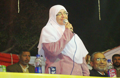 عزة الجرف في مؤتمر لدعم مرسي بالجيزة.. مساء اليوم