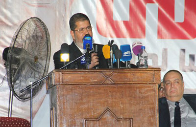 مرسي بحلوان: مشروع النهضة خروج من "عنق الزجاجة"