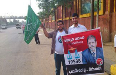 دمياط تشارك بأطول سلسلة بشرية بالعالم لدعم د. مرسي