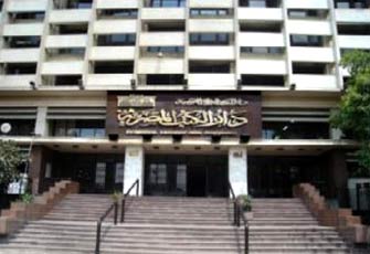 العاملون بدار الكتب والوثائق يطالبون الجنزوري بوقف قرارات وزير الثقافة