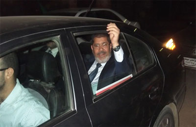 سلاسل بشرية من طهطا لسوهاج في استقبال مرسي