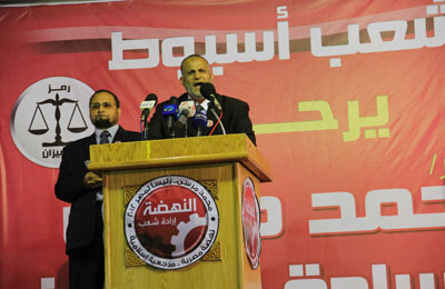 مسئول إخوان أسيوط: د. مرسي يشعر بآلام المصريين