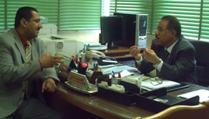 نائب الفيوم يناقش أزمة مستشفى إطسا مع المسئولين