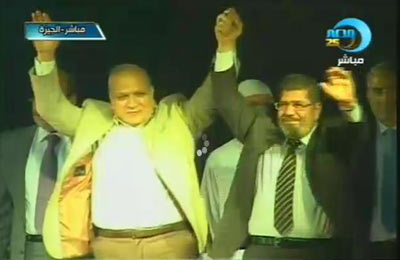 د. الأشعل يفاجئ جماهير الجيزة بالحضور لتأييد د. مرسي رئيسًا